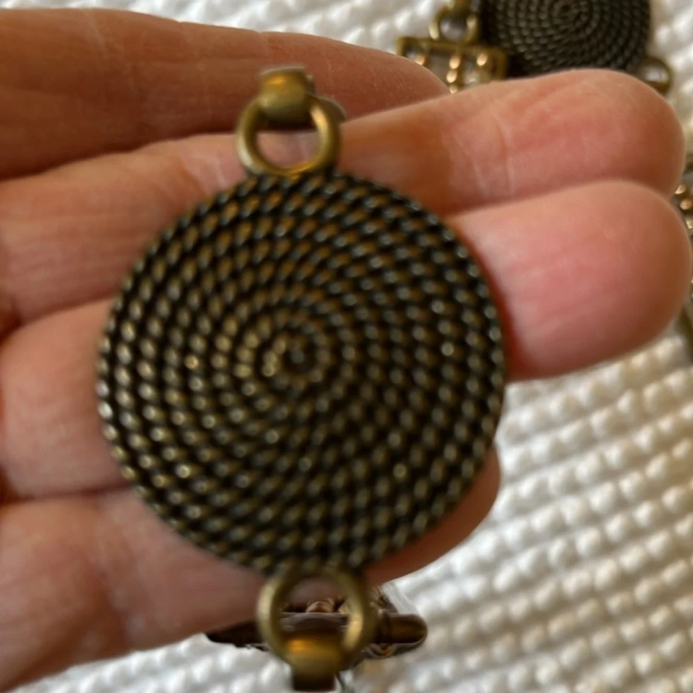 Women’s chain with metal circular and rectangular patterns belt.